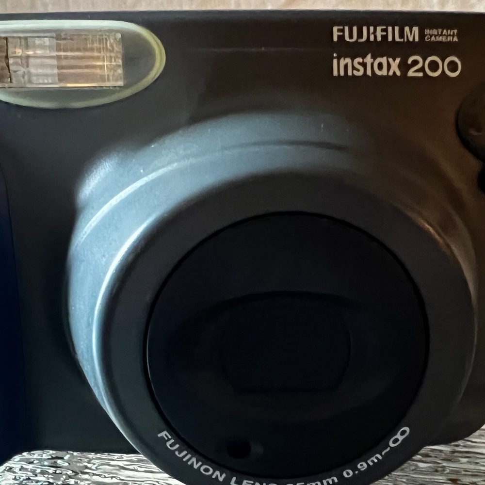 FUJIFILM INSTAX 200 INSTANT CAMERA
